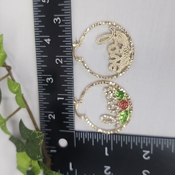 Gold Hoop Earrings LOVE with Red Rose and Leaves New - Picture 3 of 7